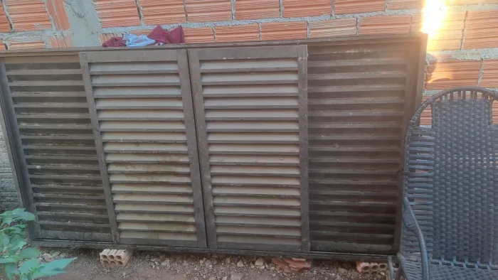 2 Janelas uma grande e uma pequena com vidro