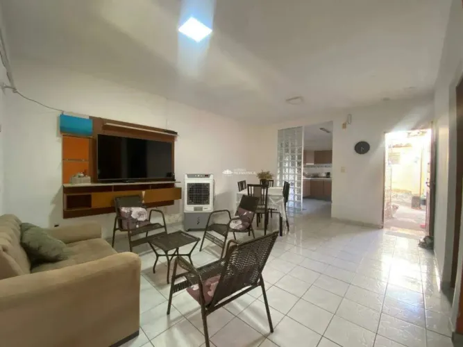 CASA DE ESQUINA COM 4 SUÍTES À VENDA NO BAIRRO ACARAPE