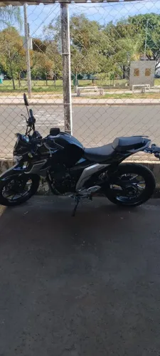 VENDE-SE YAMAHA FAZER 250 FLEX, COR PRETA, ANO E MODELO 2019, FREIO ABS E FAROL LED