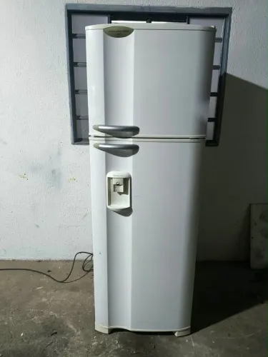 Geladeira Electrolux gelo seco 350 lt