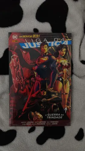 HQ (História em Quadrinhos) - Liga da Justiça: A Guerra da Trindade (Capa dura)