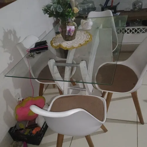 Linda mesa 4 cadeira por apenas .1.300,00 aproveita