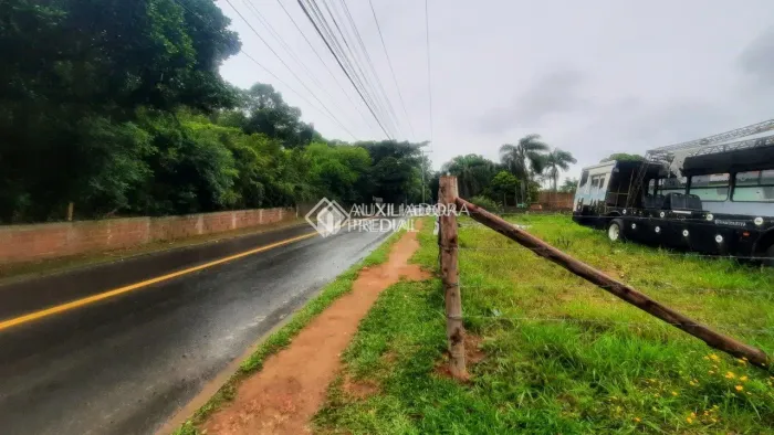 Terreno à venda no bairro Lomba do Pinheiro com área de 2359 m² disponível.