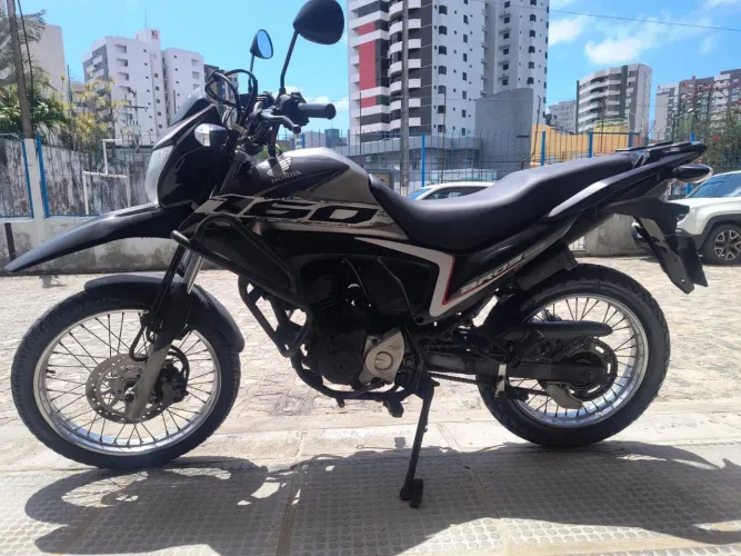 Vendo moto Honda Bros 160 ano 2020 