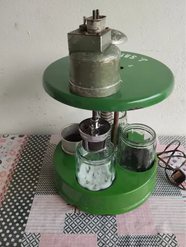 Máquina de lavar relógios antiga