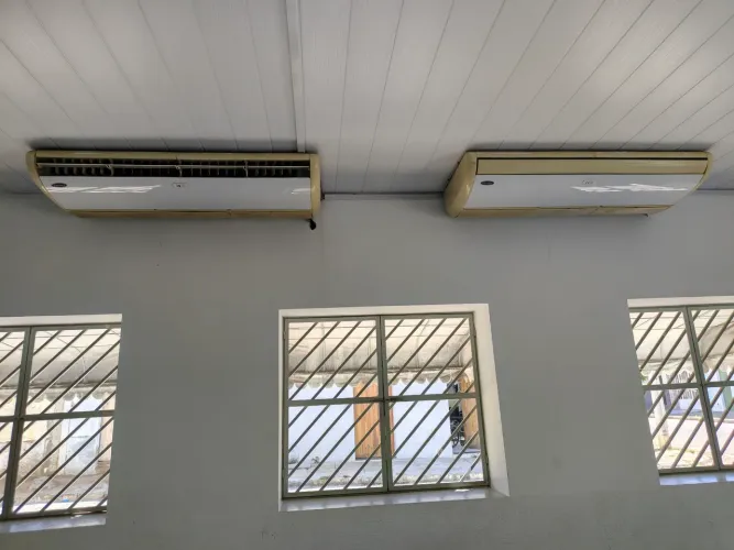Ar Condicionado Split Piso Teto 48000 BTU Quente/Frio Space - SPRINGER CARRIER - 220v