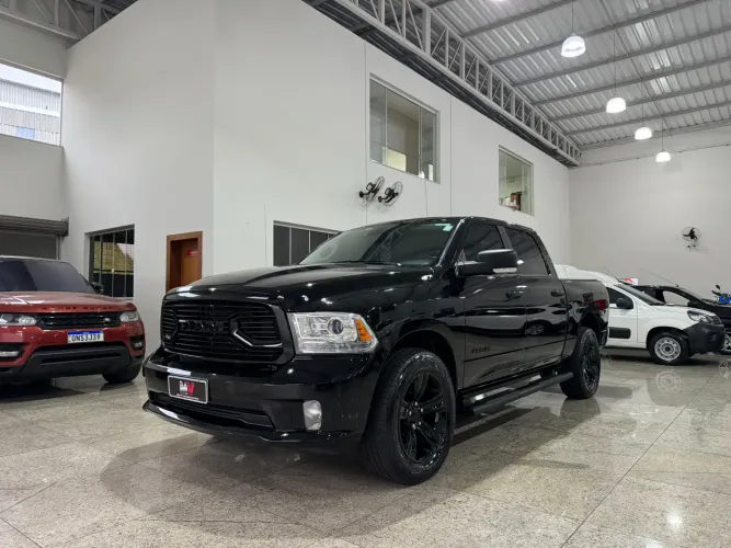 Ram Classic Laramie Night Edition 5.7 V8 16V Gasolina 4X4 Aut. 2023
