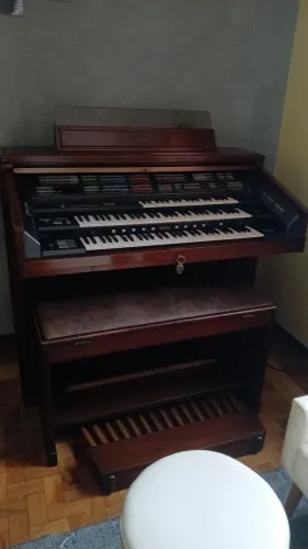 Órgão yamaha fx20,pra arrumar ou retirada de componentes,com banqueta,pedaleira de 2 8vas