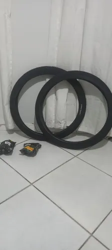 (Par de pneu kenda fleime + par de camara de ar aro 26) e (par de rodas vmaxx aro 26)