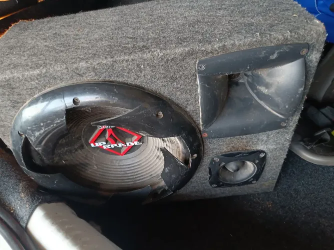 Caixa de som automotivo - Bomber JBL