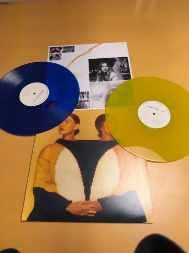 VINIL ANAVITORIA COR - AZUL E AMARELO