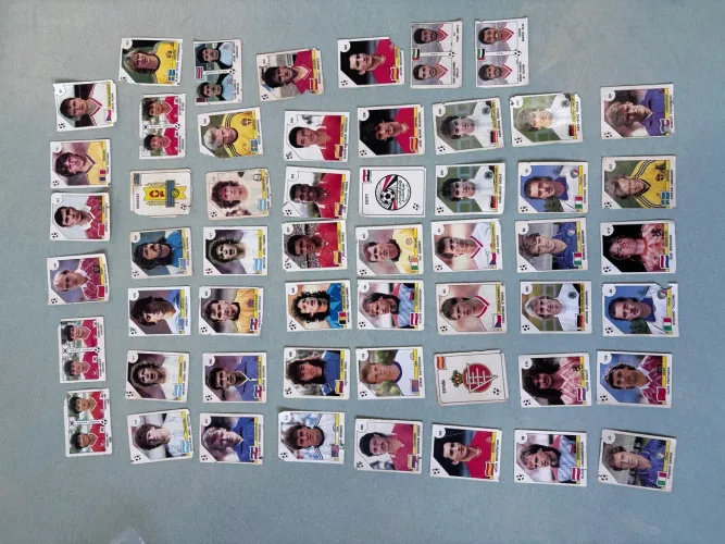 Lote com 55 figurinhas copa do mundo 1990