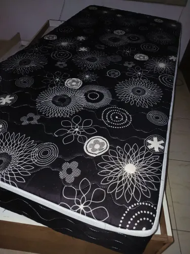 Cama com auxiliar e colchão