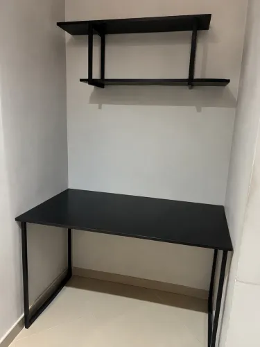 Mesa + Prateleira Suspensa