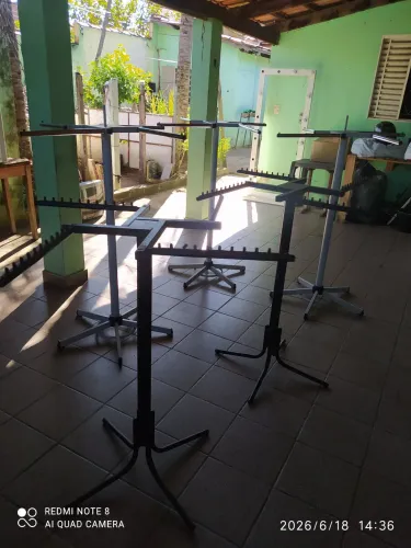 Vendo para lojas de roupas araras giratória usadas meu telefone para contato e *