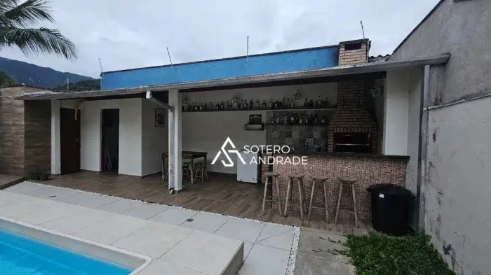 Casa com piscina disponível para locação definitiva e venda na Praia Massaguaçu