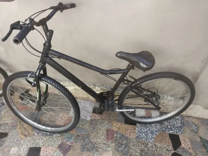 Bicicleta Preta Aro 26 com marchas