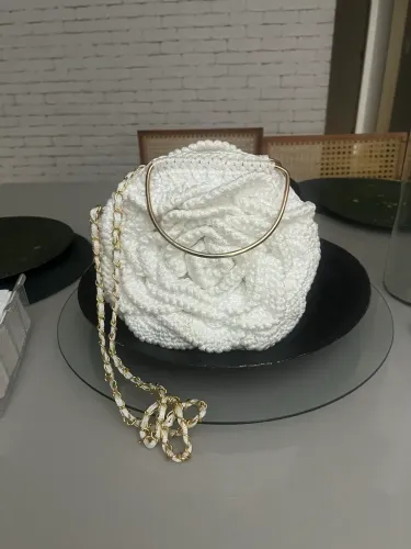 Bolsa de crochê branca linda.