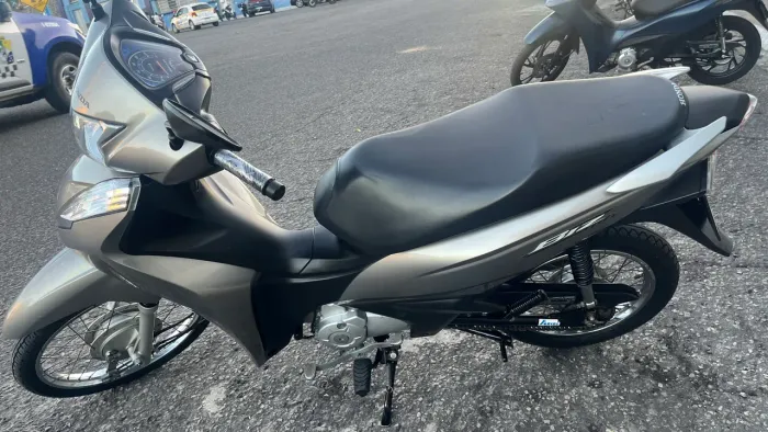 Biz 110i 2022, única dona.