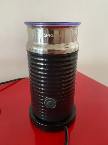 Aeroccino preto Nespresso Modelo 3