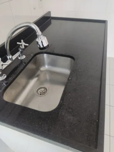 Pia completa, com torneira e gabinete