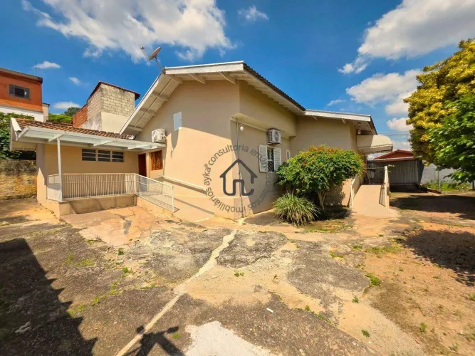 Casa para locação com 3 quartos no Centro de Vinhedo.