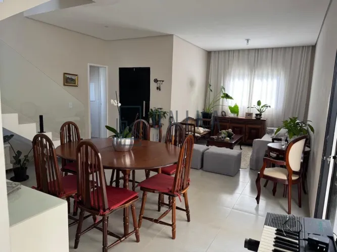 Casa em Condomínio em Paulínia-SP: 3 Quartos, 2 Suítes, 2 Salas, 2 Vagas, 140m² na Vila Mo