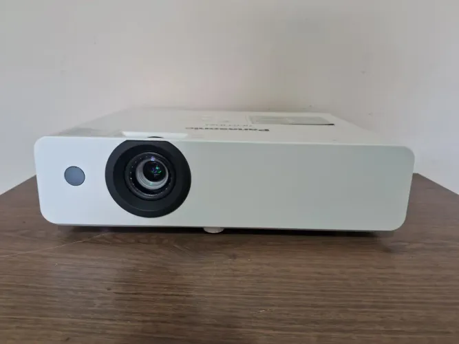 Projetor Panasonic LW373 (wxga)