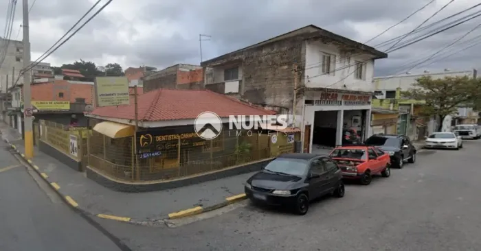 Terre de esquina com 278 m² -