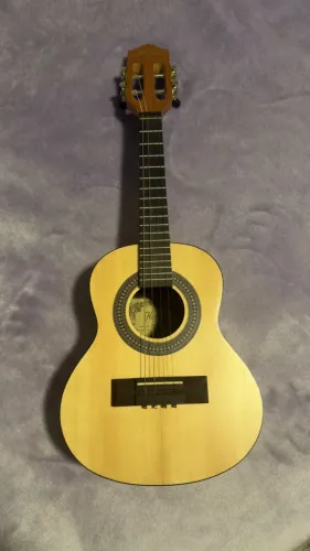 OPORTUNIDADE!..... Cavaquinho hofma hcv30 muito pouco usado e em perfeitas condições!