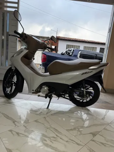 Biz EX 125 - 2025
