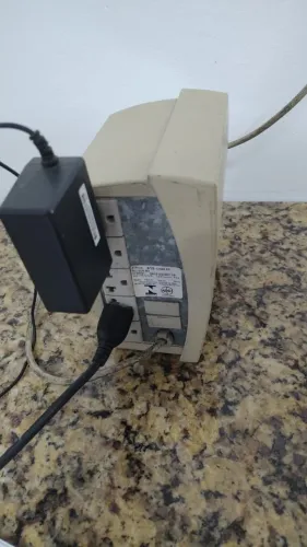 Estabilizador 300 VA modelo antigo