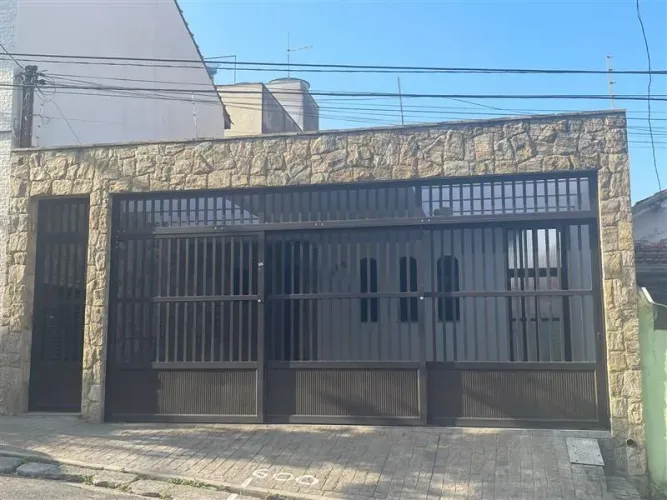 Casa Terrea na Vila Prudente com 237 m².