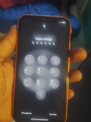 iPhone XR na carcaça do 17 pro