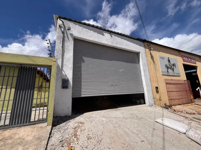 Imóvel para aluguel possui 100 metros quadrados em Lourival Parente - Teresina - PI