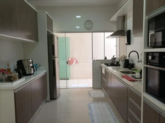Linda casa com cozinha planejada no b Toquio