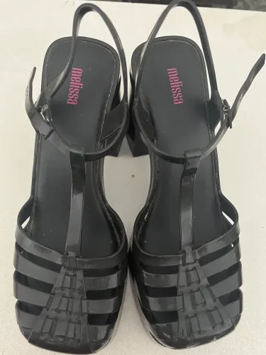 Sandália Melissa numeração 38.