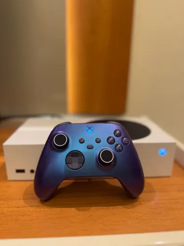 Xbox Series S 512 Gb - Com Controle Especial Stellar Shift Violeta 