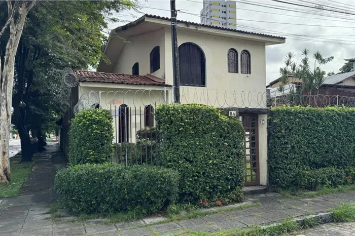 Excelente Oportunidade em Campo Grande: Casa com 4 Quartos Espaço, Conforto e Excelente L