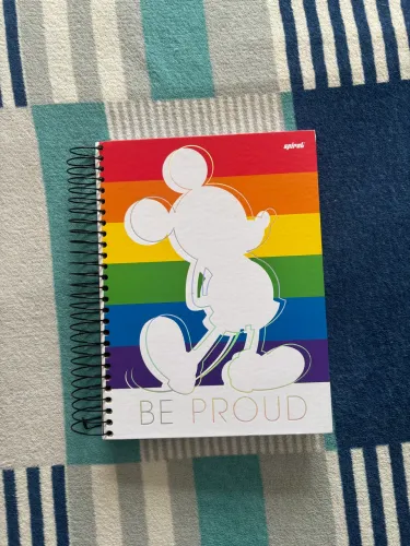 Caderno Mickey 20 Matérias Edição Pride Comemorativa 