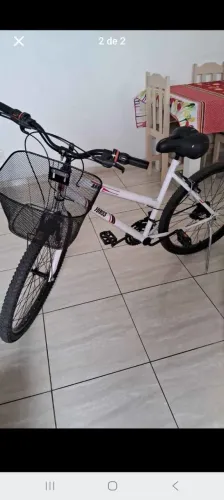 Bicicleta nova (pouco tempo de uso)