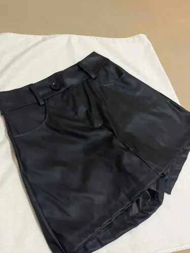 short de saia de couro, com ótima qualidade sem uso nenhum, tamanho do 36/38