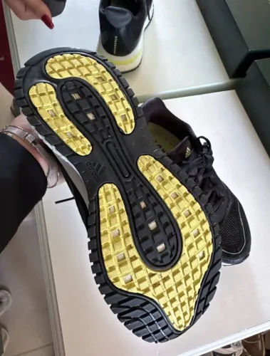 Tênis adidas 35