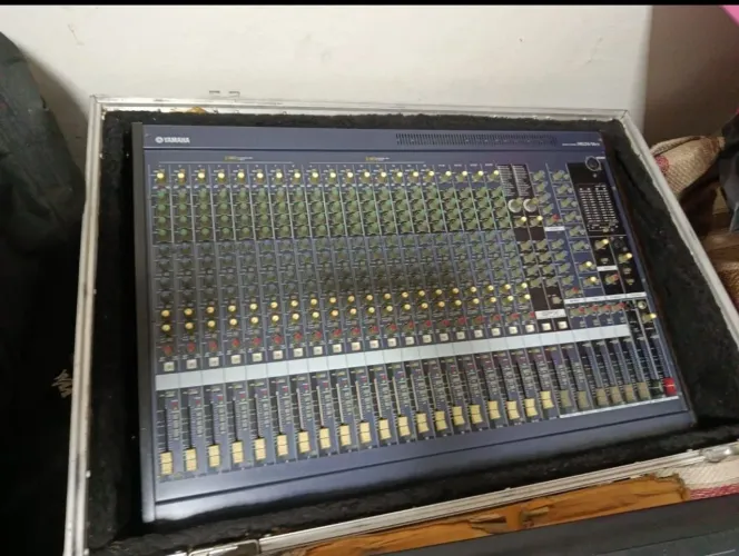 Vende-se mesa de som Yamaha Mg