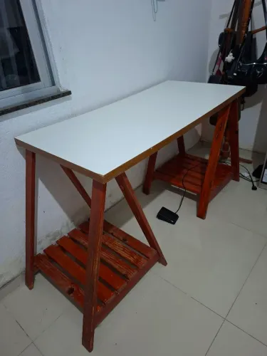 Mesa cavalete de base removível 