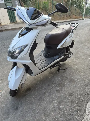 Scooter ?bicicleta? elétrica 1000W