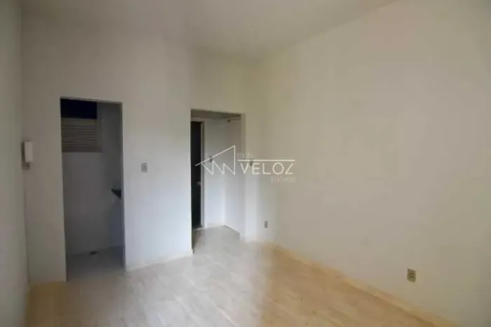 Kitnet/Conjugado - / Residencial / Centro