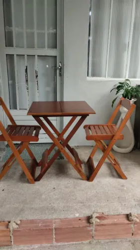 Jogo de mesa de madeira