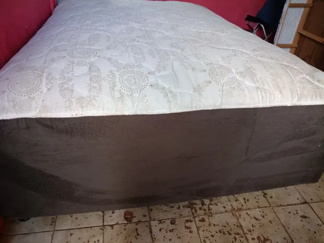 Cama box casal conjugado..com molas ensacadas...já tá higienizado