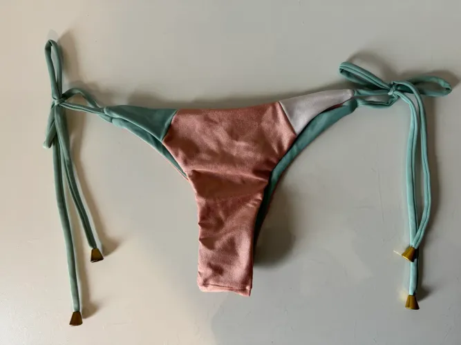 biquíni calcinha rosa e verde